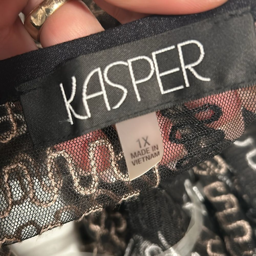 NET Kasper semi sheer cover up - Picture 3 of 6